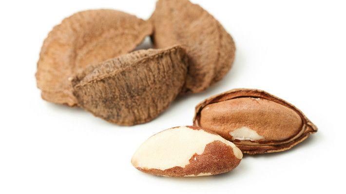 אגוז ברזליל מכיל סלניום, מינרל שמעורב בתהליך יצירת השערה