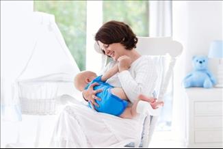 הנקה או שאיבה? היתרונות – והחסרונות שיעזרו לך להחליט