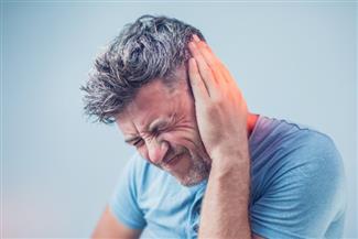 האם קורונה גורמת גם לבעיות שמיעה?