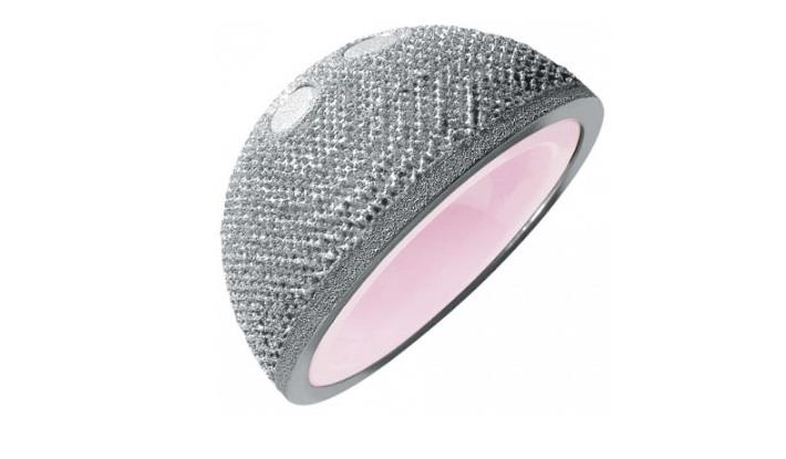 מכתש קרמי המשמש לניתוח החלפת מפרק ירך