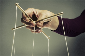 לא רק בתוכניות ריאליטי: אלה הסימנים שיאפשרו לזהות גזלייטינג