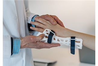 עומדים לפני ניתוח החלפת מפרק ירך? השיטה שתקצר את השיקום