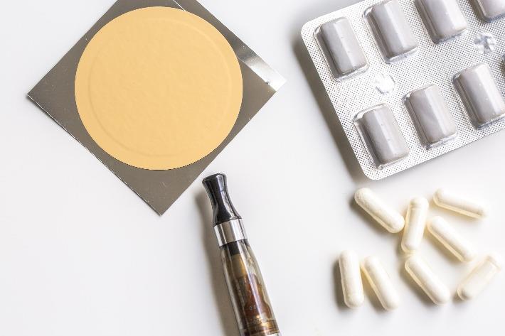 אילוסטרציה: תכשירים שונים המכילים ניקוטין, כמו מדבקות וכדורים